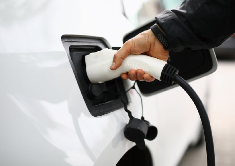 自宅でサッと充電EV・PHEV充電器