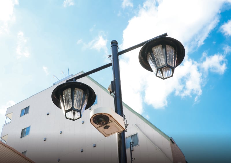 防犯カメラ付街灯も備わる