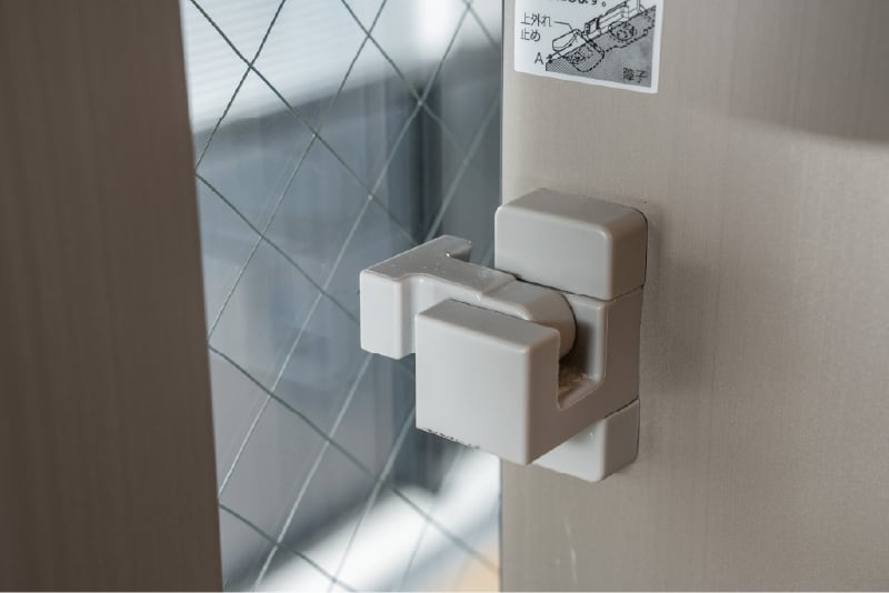 指はさみ防止付引き違いサッシ