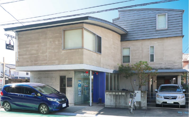 大塚歯科医院 (徒歩1分)