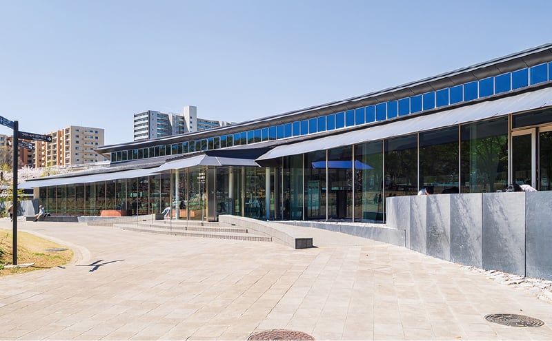 多摩市立中央図書館