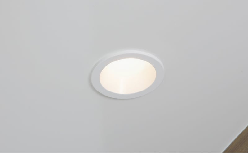 長寿命・省エネ仕様の LEDダウンライト