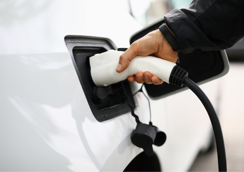 自宅でサッと充電EV・PHEV充電器